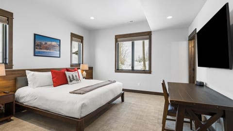 The Sunrise Ridge Chalet (6599)