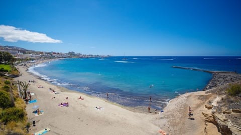 Beach nearby, sun loungers, beach towels