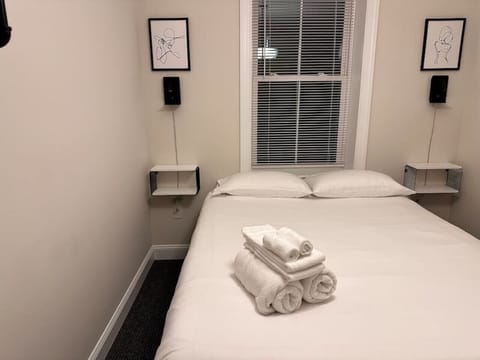 1 bedroom, memory foam beds, desk, WiFi