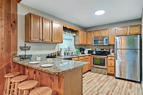 Knotty Nice's fully equipped kitchen