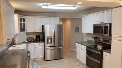 Prepar a variety of meals using double oven, microwave, rice cooker or crockpot.