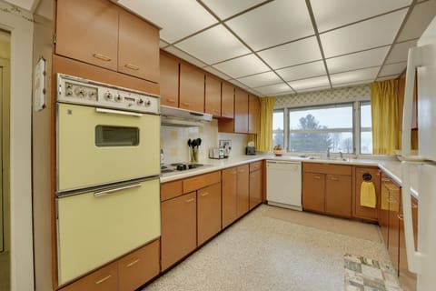 Kitchen | Main Floor