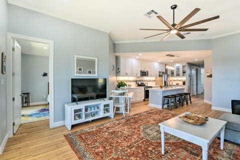 Living Room | Smart TV | Central A/C