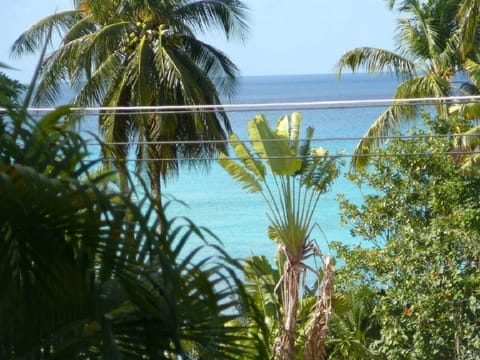 Beach nearby, sun loungers, beach towels