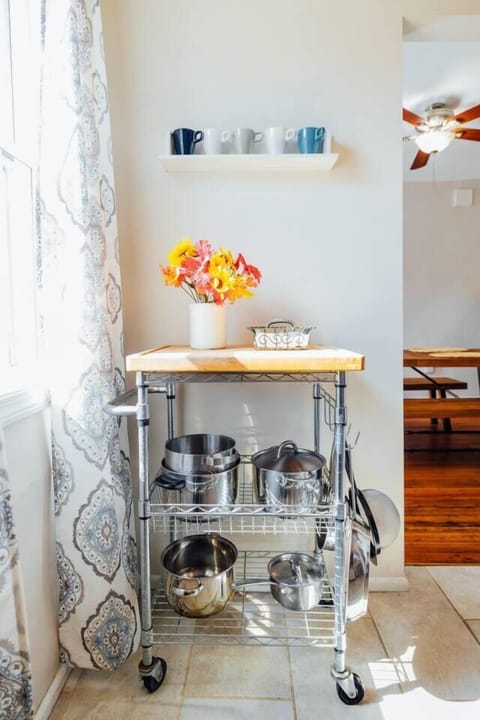 Pots and pans for easy cooking