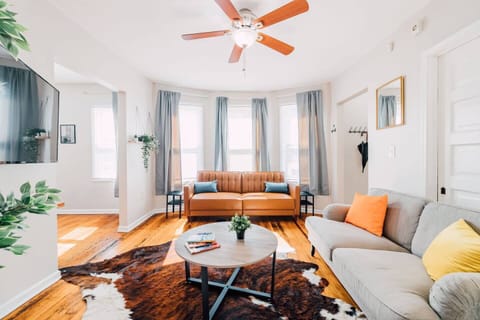 "Excellent property, as shown in photos, close to some restaurants, would stay again." - Rene, 5 Star Review