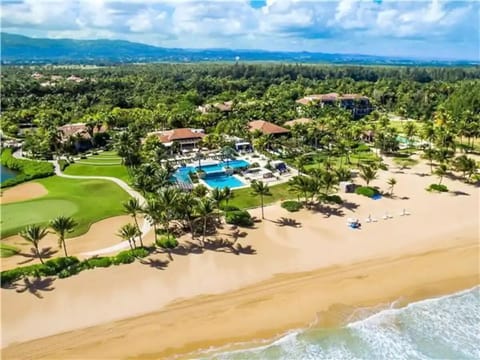 Beach nearby, sun loungers, beach towels