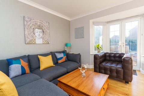 Living Room / Lounge