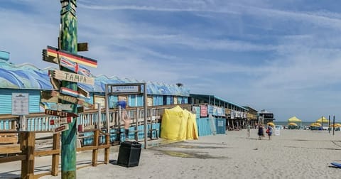 Beach nearby, sun loungers, beach towels