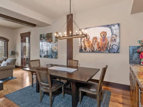 Dining for 6 (2 chairs not pictured)