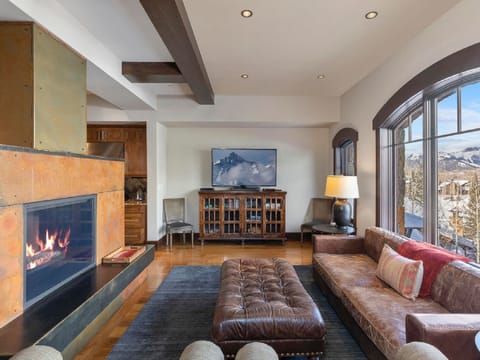 Impressive great room w/ fireplace and views!