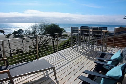 Front deck view of the ocean