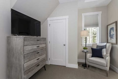 Upper level primary bedroom