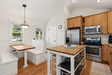 Breakfast nook and front entry