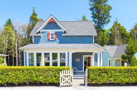Seaside Treasure with front sun porch