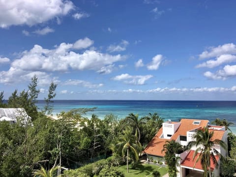 Beach nearby, sun loungers, beach towels