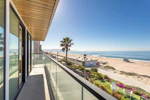 Wake up to the waves on this beautiful balcony. It’s the ultimate spot to enjoy your morning brew or soak in the sunset after a long day.
https://www.youtube.com/watch?v=TlO2KiY2tow
