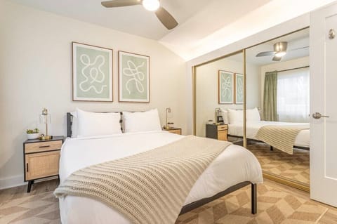This cozy queen bed is your perfect retreat after beach days and sunset strolls—soft linens, coastal vibes, pure comfort.