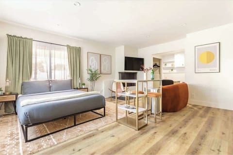 The space is beautifully appointed with modern art, warm textiles, and greenery to make you feel right at home.

https://youtu.be/2QfoDzfnb3A
