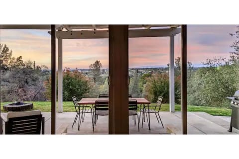 Wide sliding glass doors to take in the gorgeous view. Propane barbeque. 