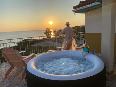 Outdoor spa tub