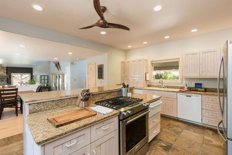 Main House - Kitchen and Bar