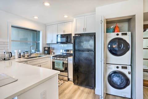 Kitchen | Cooking Basics & Spices | Blender | Dishware & Flatware