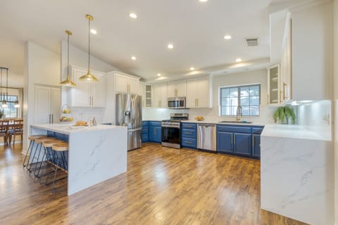 Plenty of prep space.