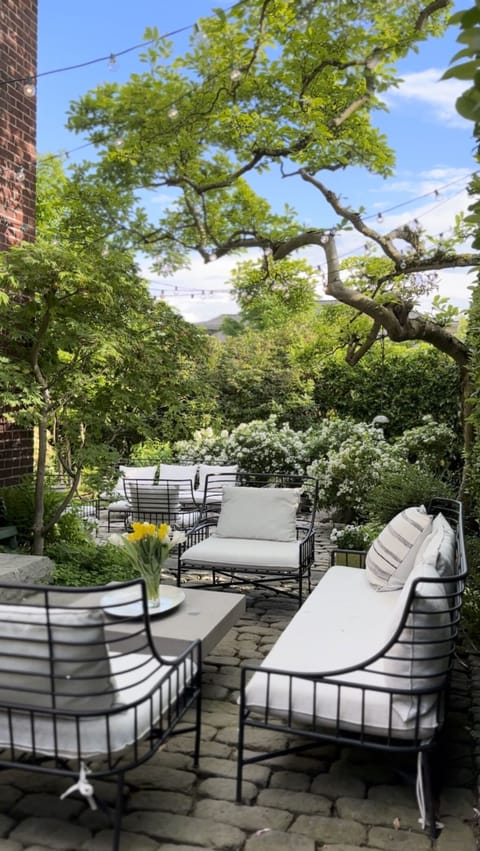 UPPER AND LOWER GARDEN LOUNGE
Relax...