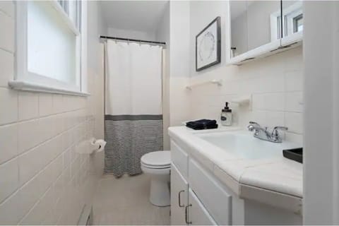 Combined shower/tub, eco-friendly toiletries, hair dryer, towels