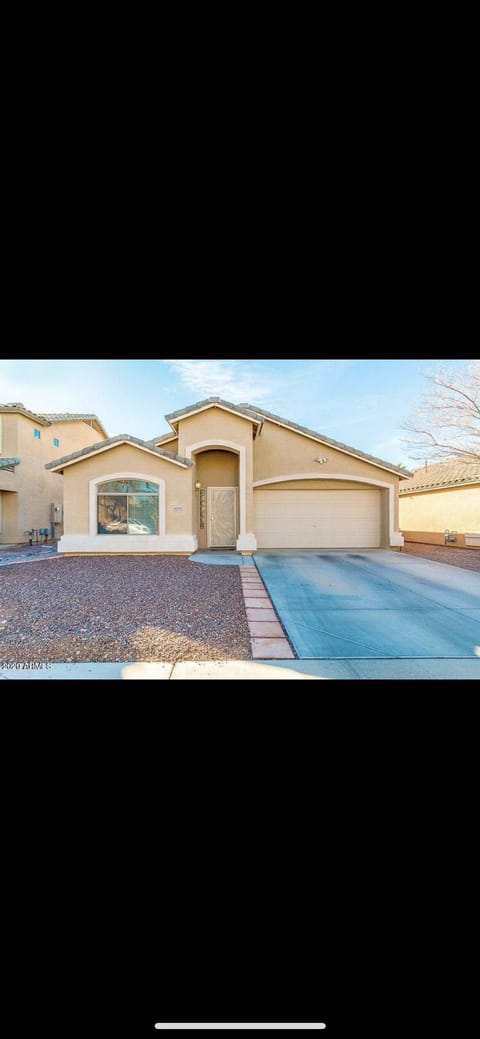Cozi 3 bedroom with pool table and full bar House in Maricopa
