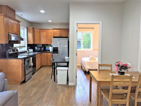 Private kitchen | Fridge, microwave, oven, stovetop