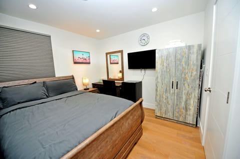 8 bedrooms, desk, iron/ironing board, free WiFi