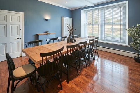 Silton Hall, Nether Silton - Host & Stay