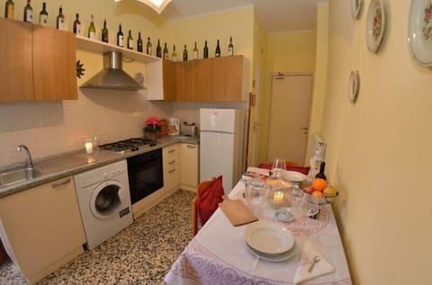 Fridge, stovetop, coffee/tea maker