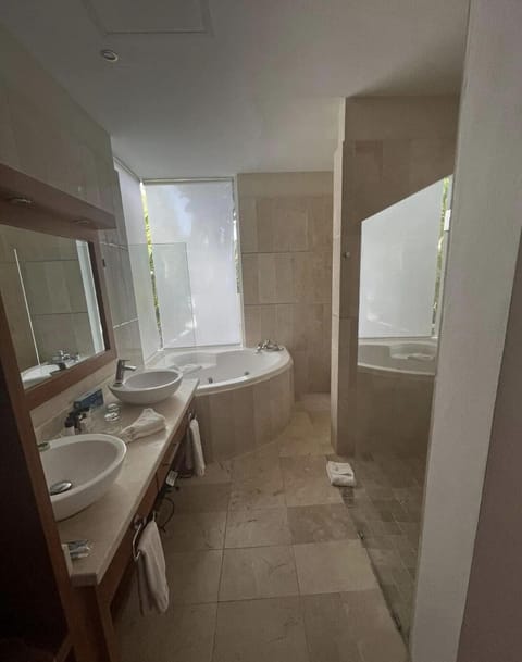 Jetted tub, hair dryer, towels, soap