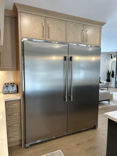 Luxury Fridge/Freezer with built in ice maker