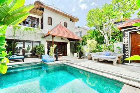 Facade and private swimming pool