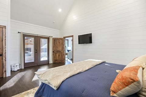 Bedroom retreat: Elegant space with patio access and ROKU TV for your entertainment!