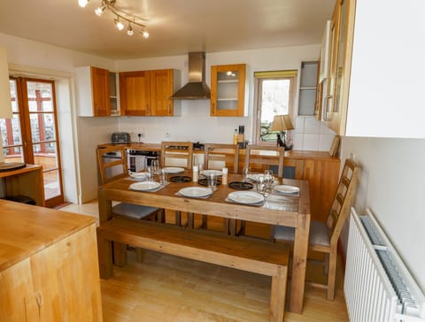 The sociable kitchen.