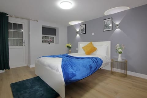 Bed Room (1)
