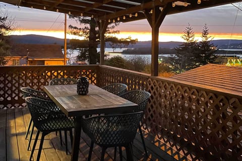 North Bend Vacation Rental | 4BR | 2BA | 2,673 Sq Ft | 1 Step to Enter