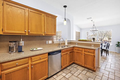 Spacious Kitchen w/ All the Amenities