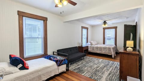 4 bedrooms, desk, iron/ironing board