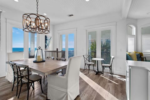 Villa Vittoria Dining Room Alt