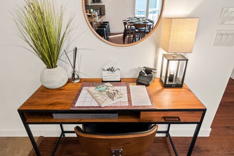 Workspace with FREE WIFI.
