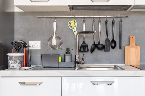 Fridge, stovetop, dishwasher, coffee/tea maker