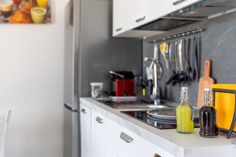 Fridge, stovetop, dishwasher, coffee/tea maker