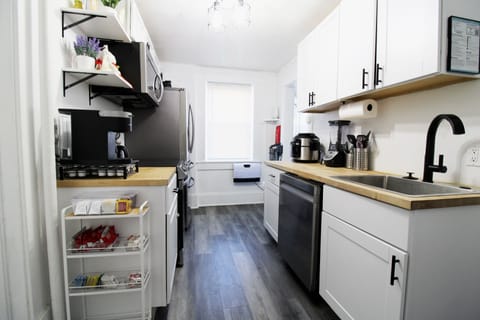 Stainless steel appliances. High speed internet (300+MB)