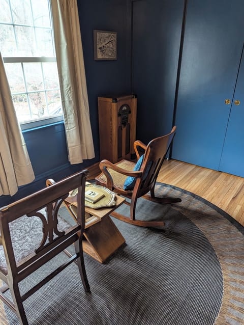 Master bedroom sitting area with retro radio & CD player